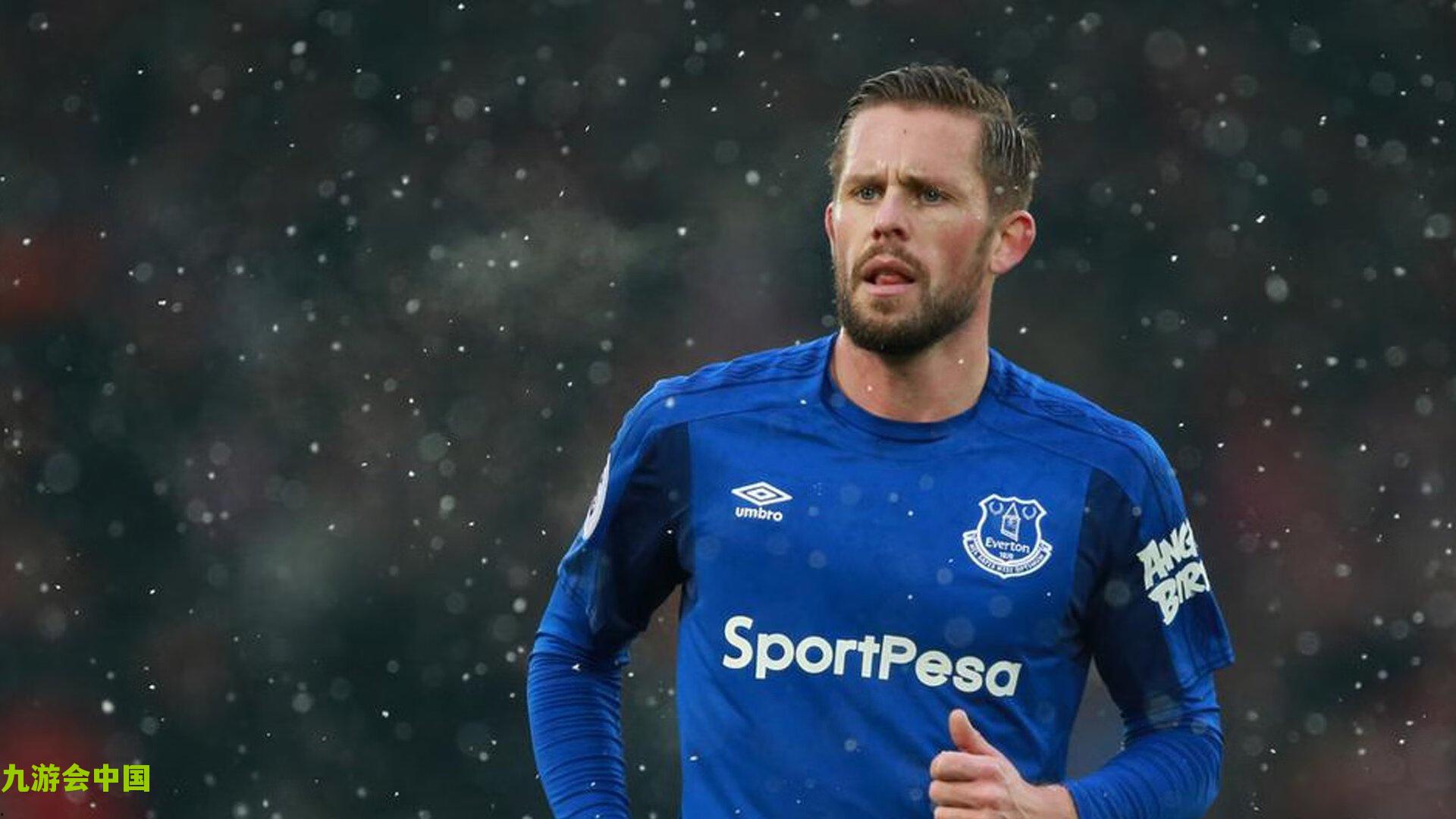 哈登冷血三分撕裂防线,防守队员无奈目送篮球入网