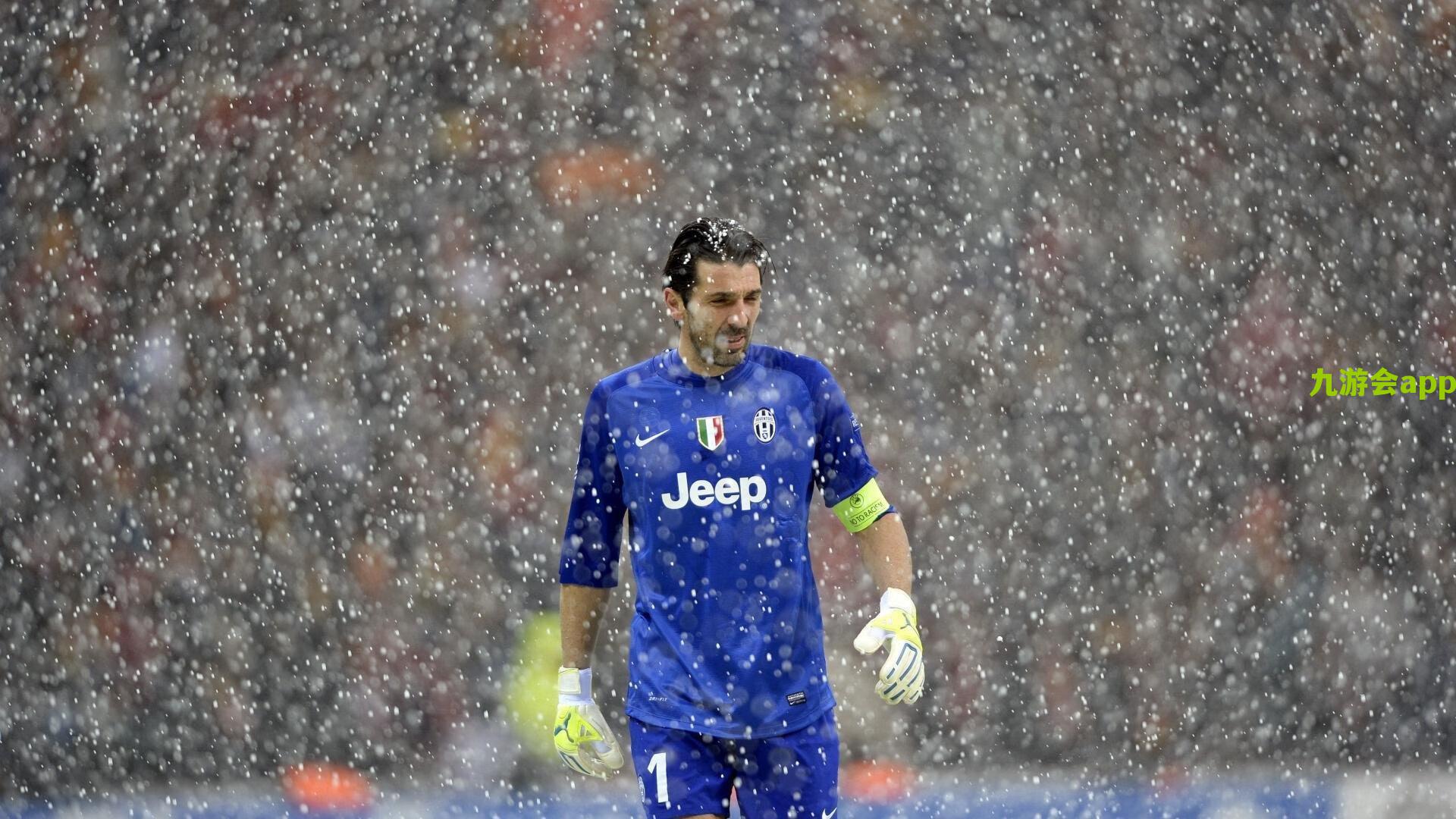 篮球公园新星归巢 杨瀚森返青岛与恩师刘维伟深情相拥