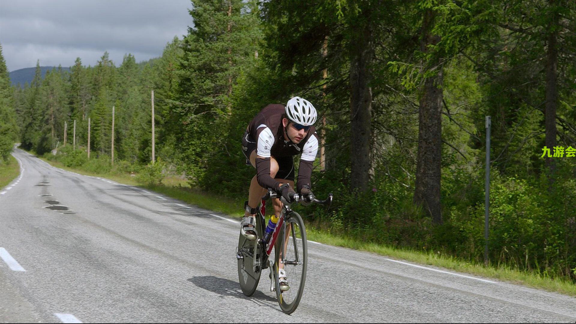 门兴主场激战科隆，诺伊豪斯关键调度，埃尔维迪领衔防线力保不败